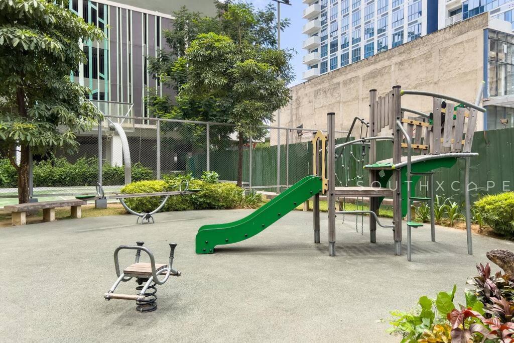 Furnished In It Park With Pool View, Fast Wifi, Netflix And Pool Apartment *